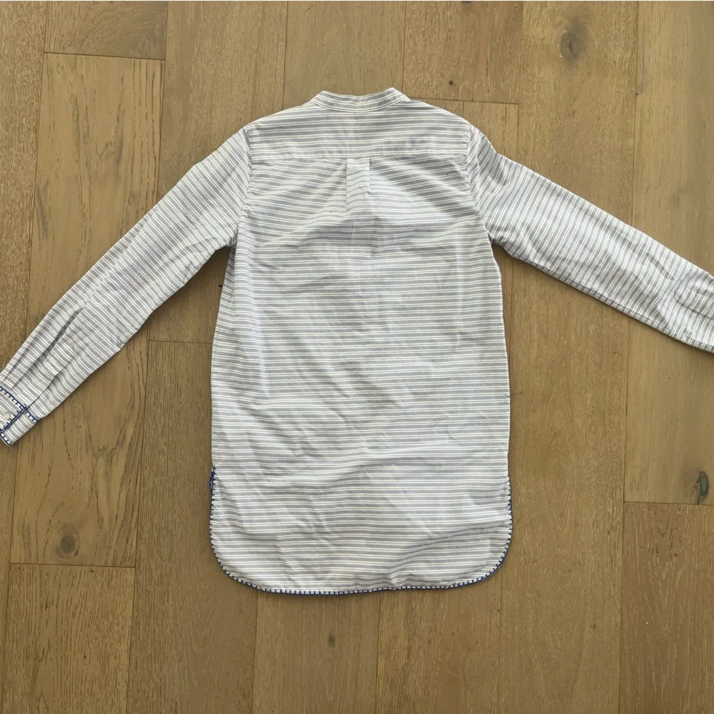 ANN MASHBURN Light Blue & White Striped Women' Tunic Top with Navy Embroidery S - Picture 4 of 4